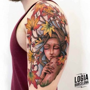 tatuaje-brazo-mujer-arbol-logia-tattoo-stefano-giorgi 